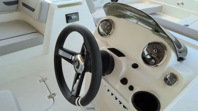 Slide: The Image of Hurricane SunDeck Sport 205 OB 2025 - 9