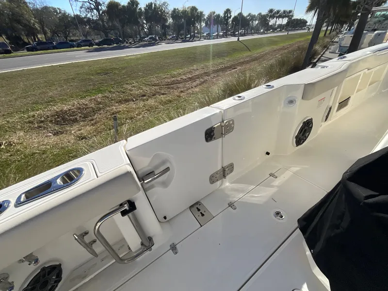 Slide: The Image of Boston Whaler 360 Outrage 2026 - 12