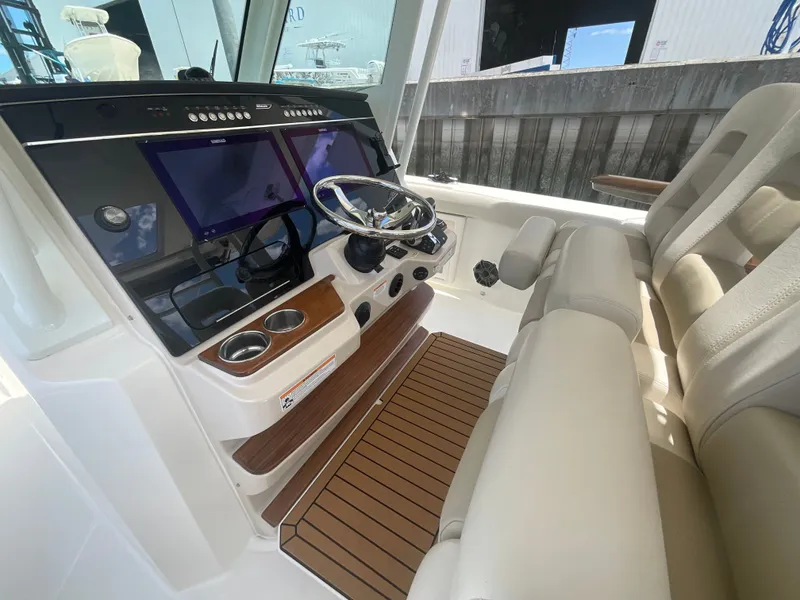 Slide: The Image of Boston Whaler 360 Outrage 2026 - 17