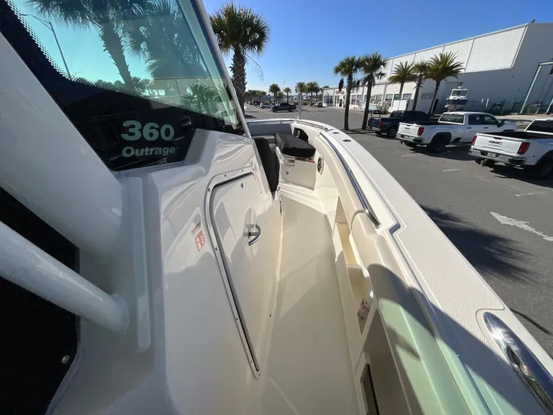 Slide: The Image of Boston Whaler 360 Outrage 2026 - 18