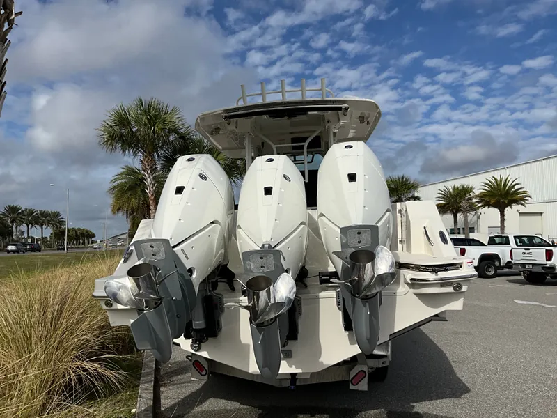Slide: The Image of Boston Whaler 360 Outrage 2026 - 22