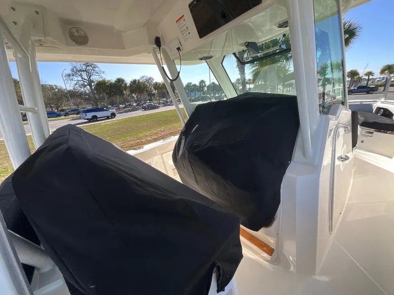 Slide: The Image of Boston Whaler 360 Outrage 2026 - 28