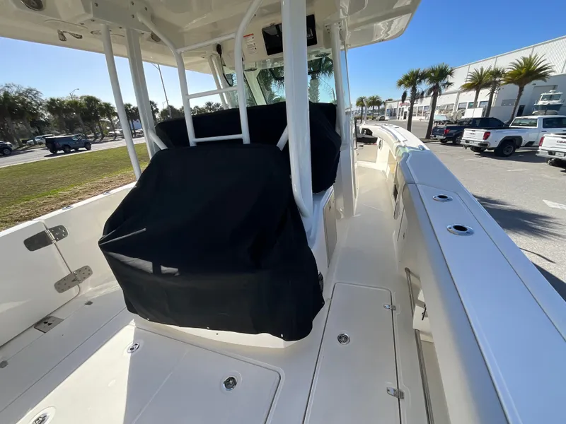 Slide: The Image of Boston Whaler 360 Outrage 2026 - 29