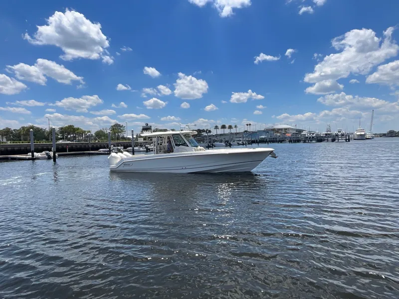 Slide: The Image of Boston Whaler 360 Outrage 2026 - 3