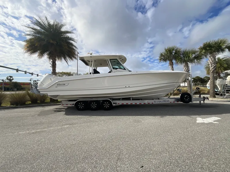 Slide: The Image of Boston Whaler 360 Outrage 2026 - 31