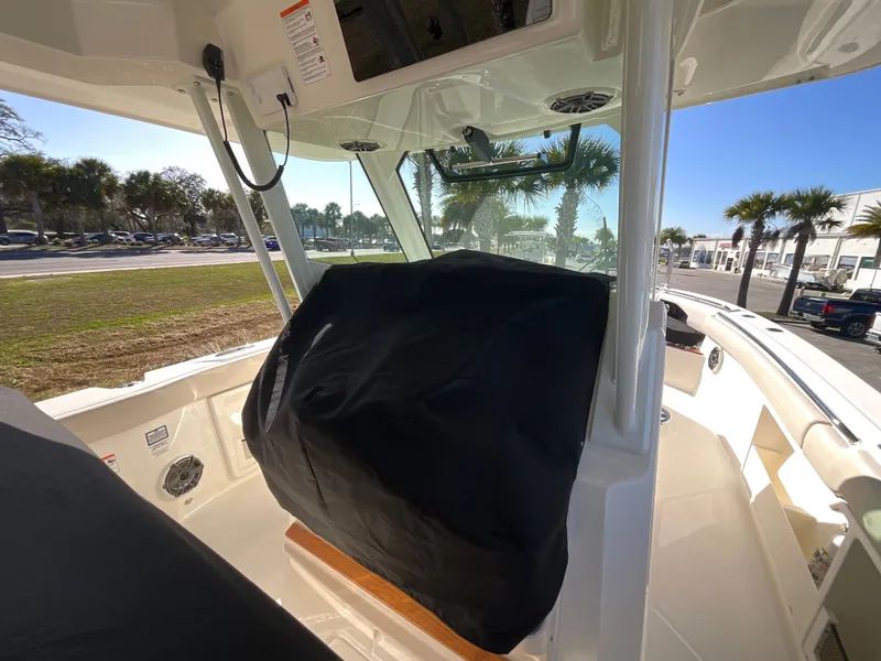Slide: The Image of Boston Whaler 360 Outrage 2026 - 33