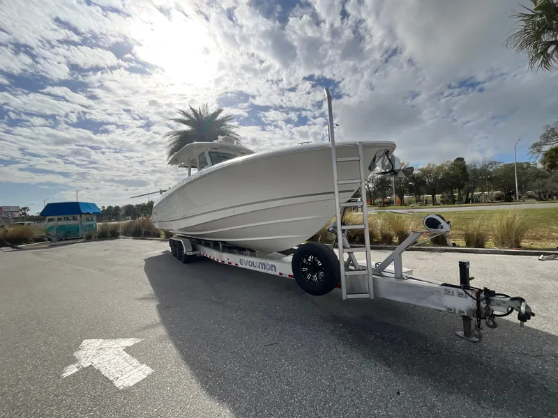 Slide: The Image of Boston Whaler 360 Outrage 2026 - 34
