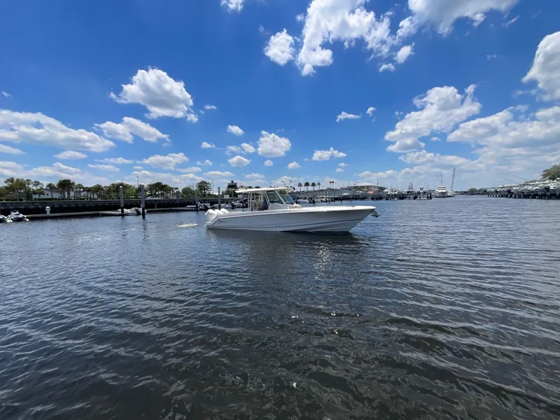 Slide: The Image of Boston Whaler 360 Outrage 2026 - 4