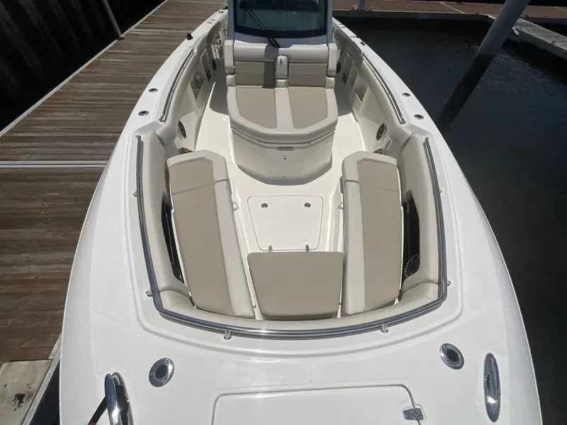 Slide: The Image of Boston Whaler 360 Outrage 2026 - 5