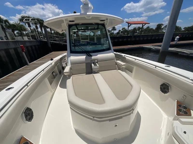 Slide: The Image of Boston Whaler 360 Outrage 2026 - 6