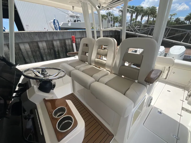Slide: The Image of Boston Whaler 360 Outrage 2026 - 8