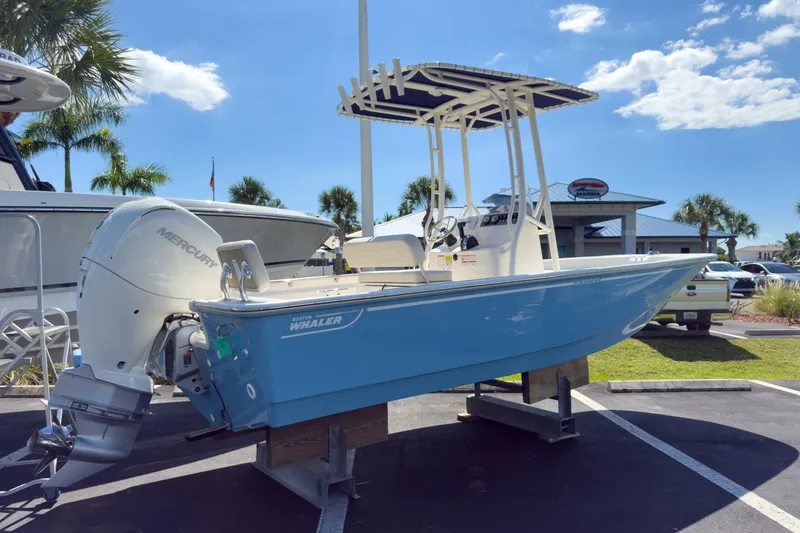 Slide: The Image of Boston Whaler 190 Montauk 2026 - 1