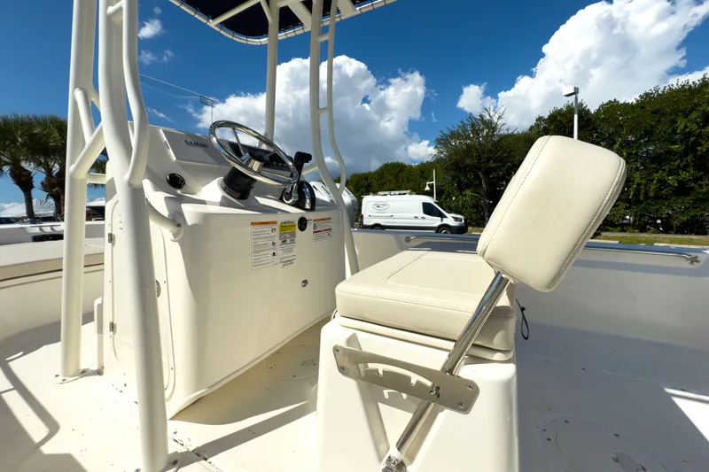 Slide: The Image of Boston Whaler 190 Montauk 2026 - 9