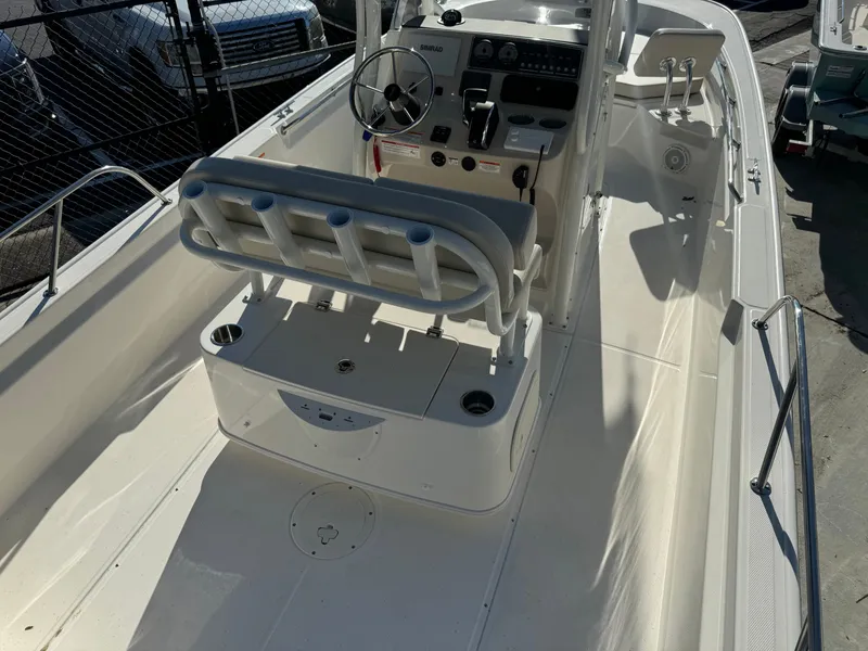 Slide: The Image of Boston Whaler 210 Montauk 2026 - 17
