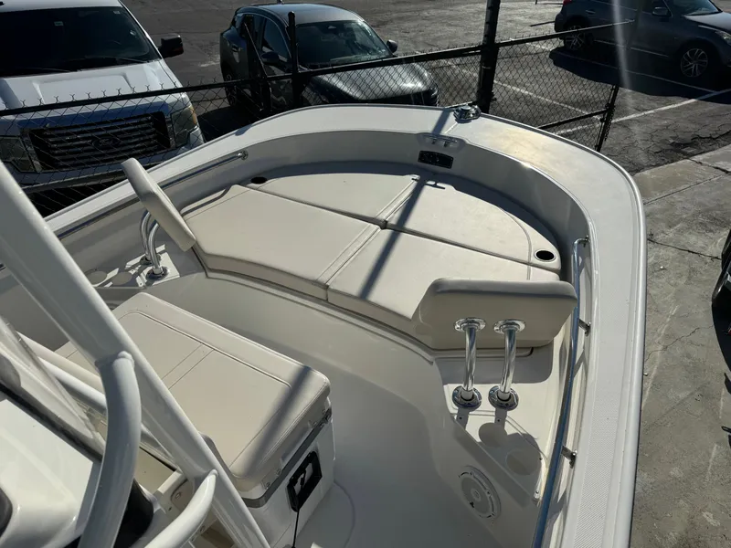 Slide: The Image of Boston Whaler 210 Montauk 2026 - 24