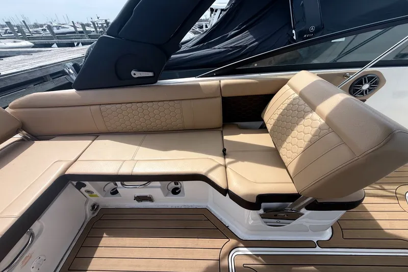Slide: The Image of Sea Ray SDX 250 2023 - 17