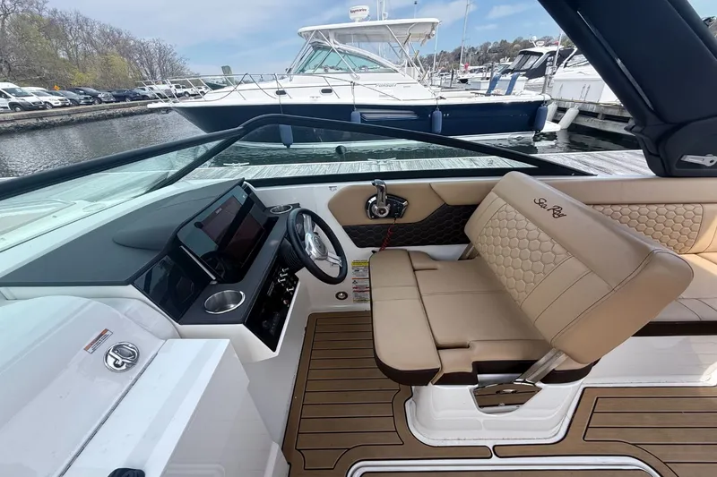 Slide: The Image of Sea Ray SDX 250 2023 - 28