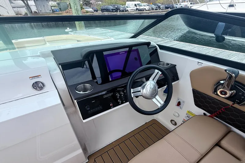 Slide: The Image of Sea Ray SDX 250 2023 - 33