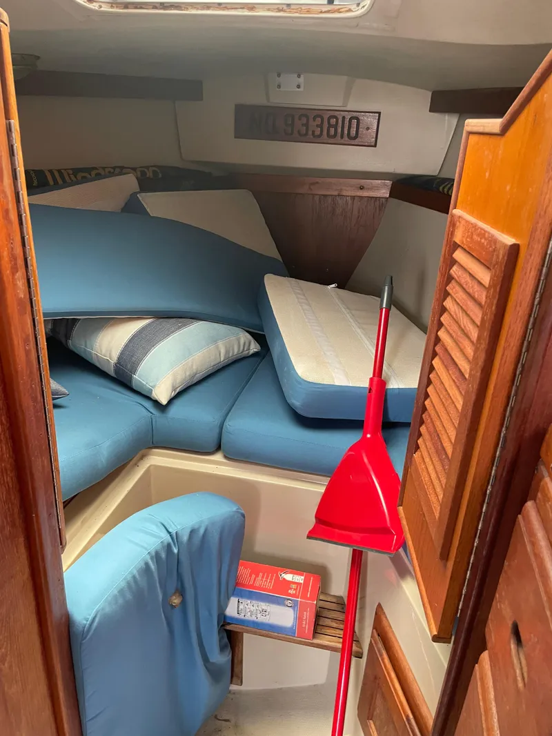 Slide: The Image of Catalina 30 1988 - 31