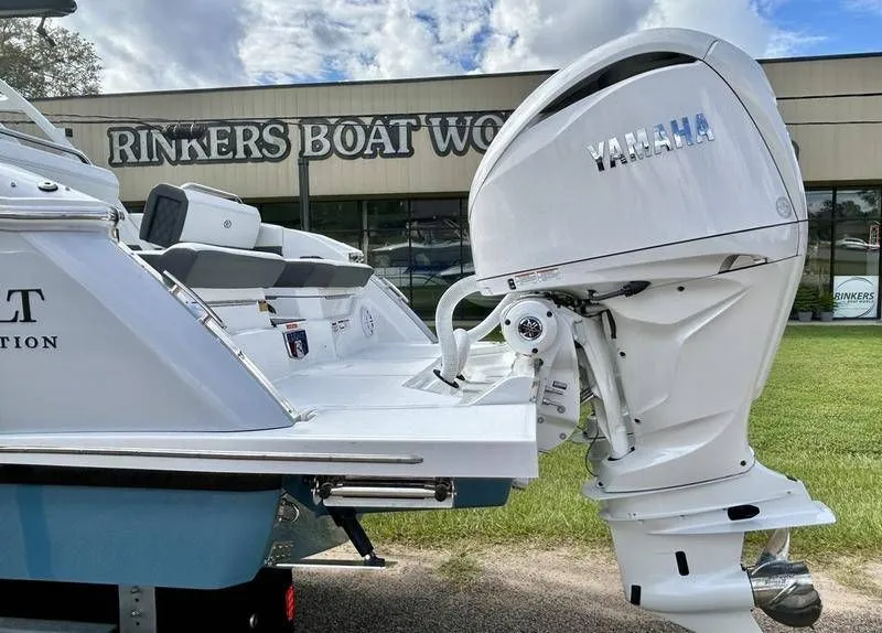 Slide: The Image of Cobalt R8 Outboard 2025 - 10