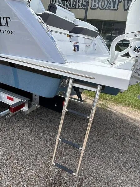 Slide: The Image of Cobalt R8 Outboard 2025 - 11