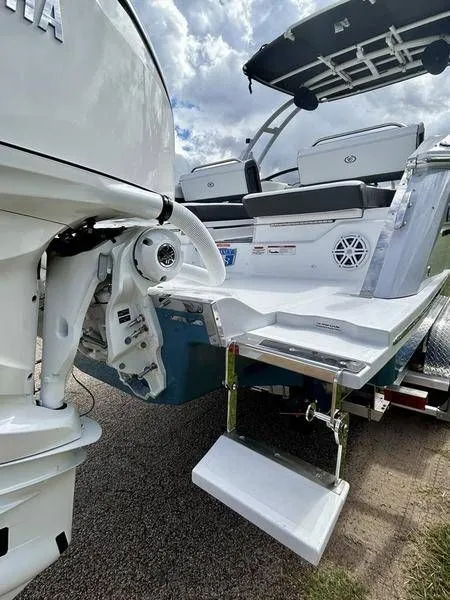 Slide: The Image of Cobalt R8 Outboard 2025 - 12