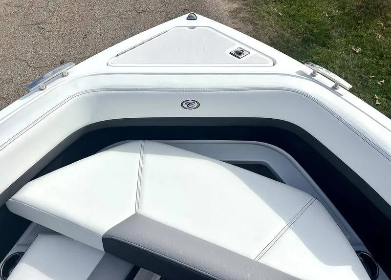 Slide: The Image of Cobalt R8 Outboard 2025 - 16