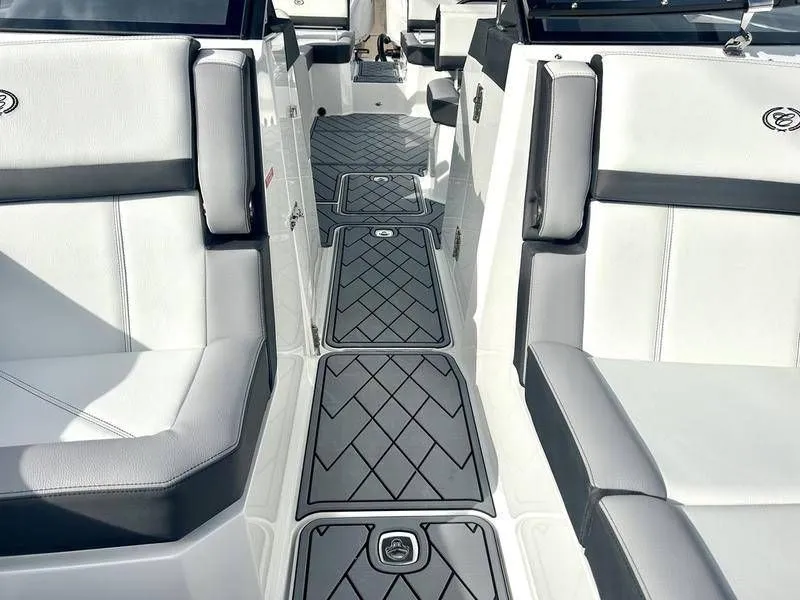 Slide: The Image of Cobalt R8 Outboard 2025 - 19