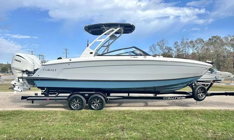 Slide: The Image of Cobalt R8 Outboard 2025 - 3