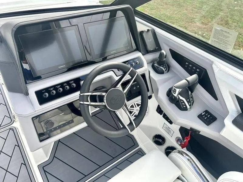 Slide: The Image of Cobalt R8 Outboard 2025 - 30