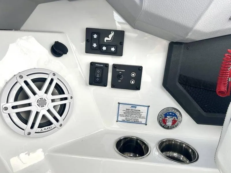 Slide: The Image of Cobalt R8 Outboard 2025 - 34