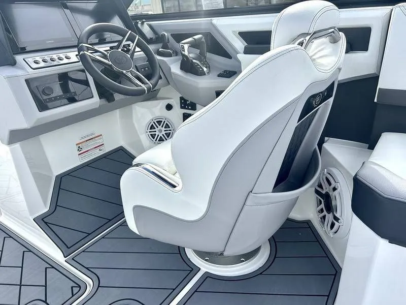 Slide: The Image of Cobalt R8 Outboard 2025 - 35