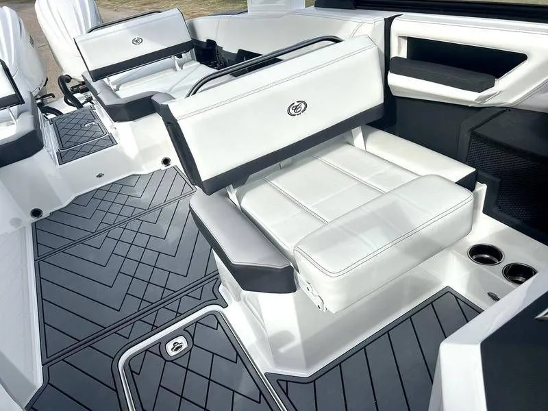 Slide: The Image of Cobalt R8 Outboard 2025 - 36