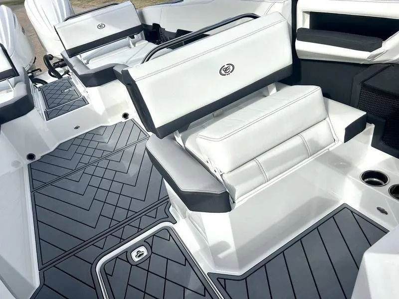 Slide: The Image of Cobalt R8 Outboard 2025 - 37