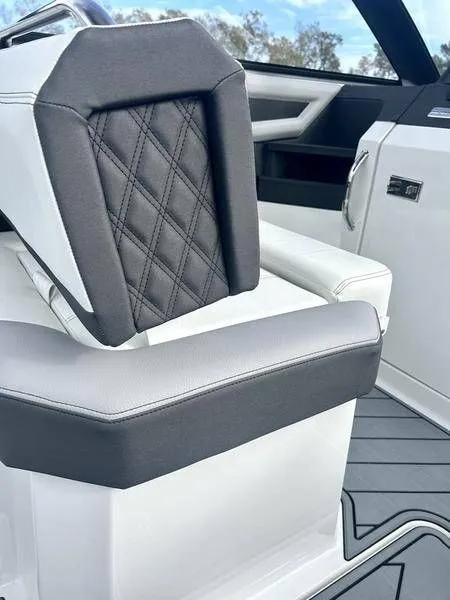 Slide: The Image of Cobalt R8 Outboard 2025 - 39