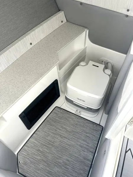 Slide: The Image of Cobalt R8 Outboard 2025 - 41