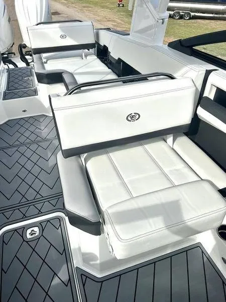 Slide: The Image of Cobalt R8 Outboard 2025 - 51