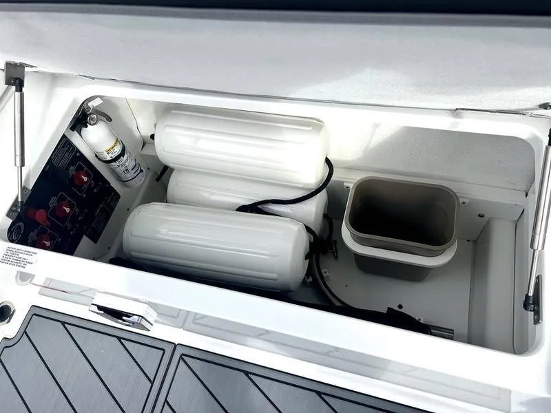 Slide: The Image of Cobalt R8 Outboard 2025 - 56