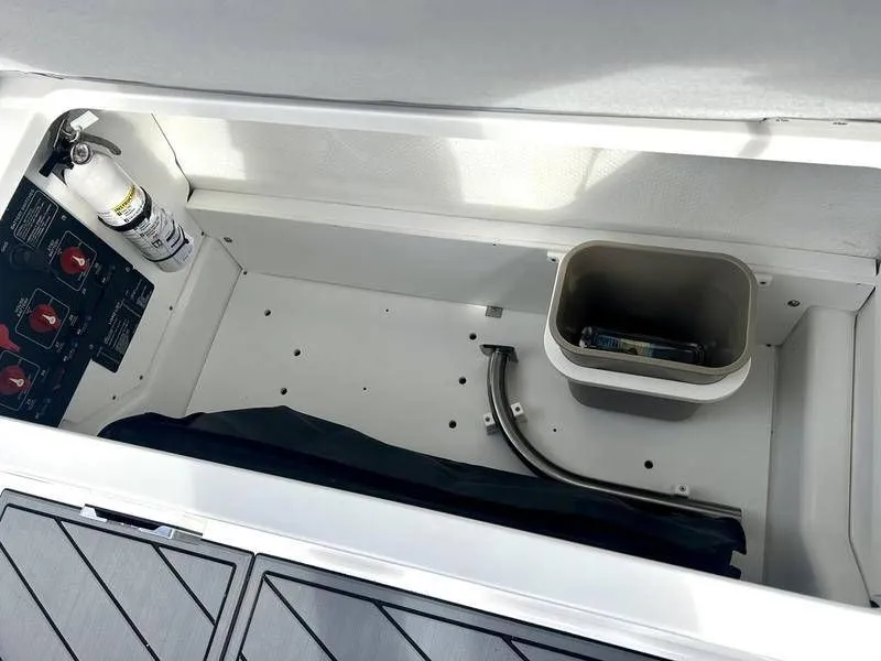 Slide: The Image of Cobalt R8 Outboard 2025 - 57