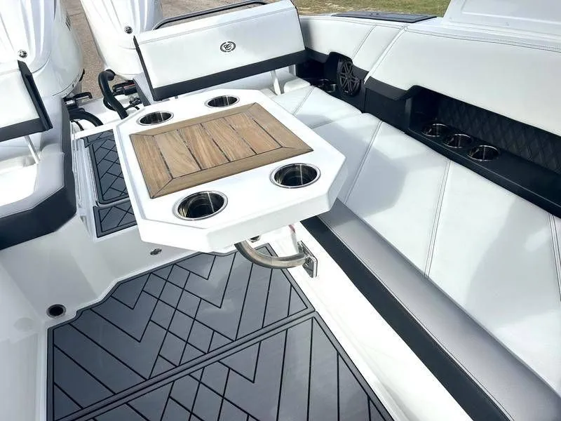 Slide: The Image of Cobalt R8 Outboard 2025 - 58