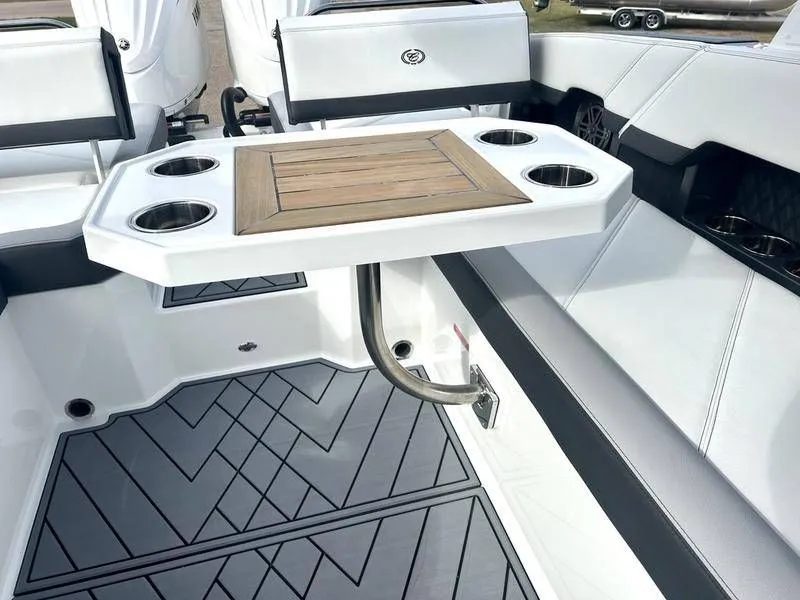 Slide: The Image of Cobalt R8 Outboard 2025 - 59