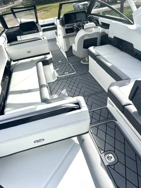 Slide: The Image of Cobalt R8 Outboard 2025 - 60