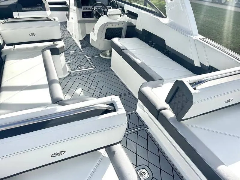 Slide: The Image of Cobalt R8 Outboard 2025 - 70