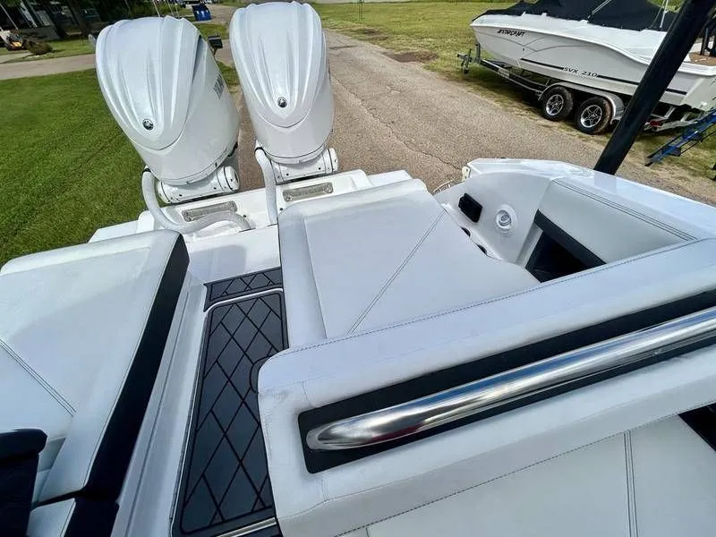 Slide: The Image of Cobalt R8 Outboard 2025 - 74