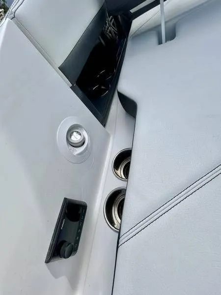 Slide: The Image of Cobalt R8 Outboard 2025 - 75