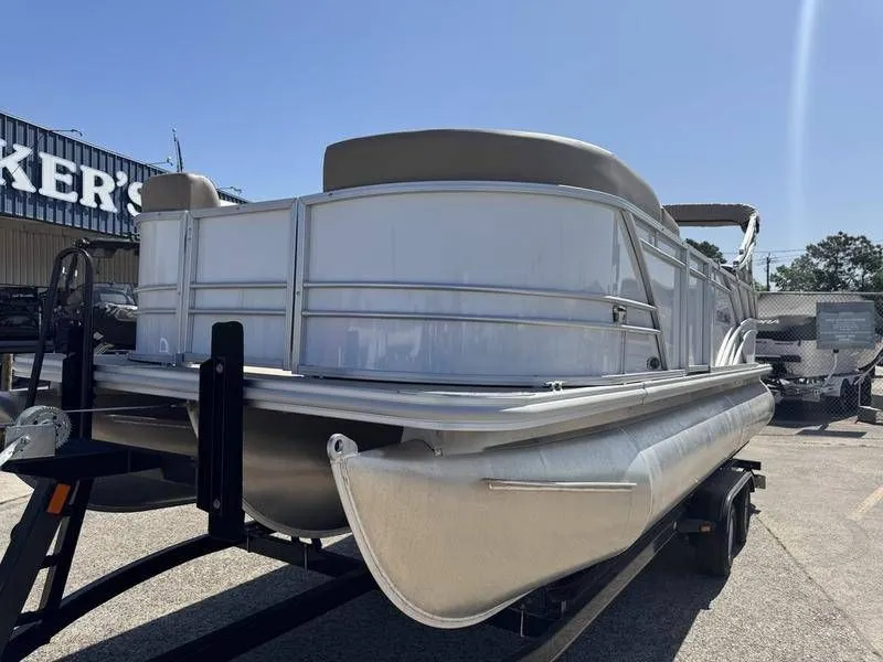 Slide: The Image of Sylvan Mirage Cruise 822 LZ 2025 - 7