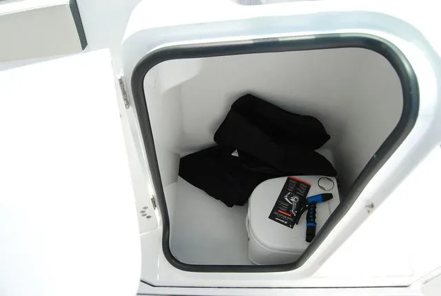 Slide: The Image of Blackfin 232 DC 2025 - 12