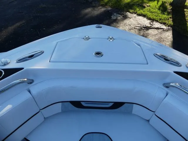 Slide: The Image of Blackfin 222 CC 2026 - 22