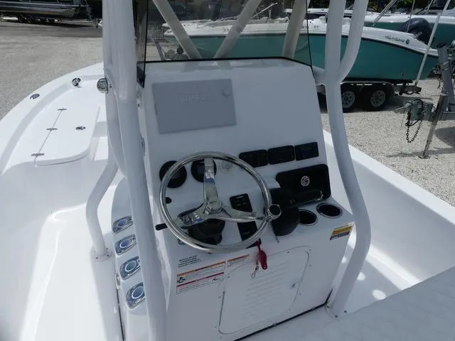 Slide: The Image of Blazer Bay 2200 Fisherman 2026 - 9