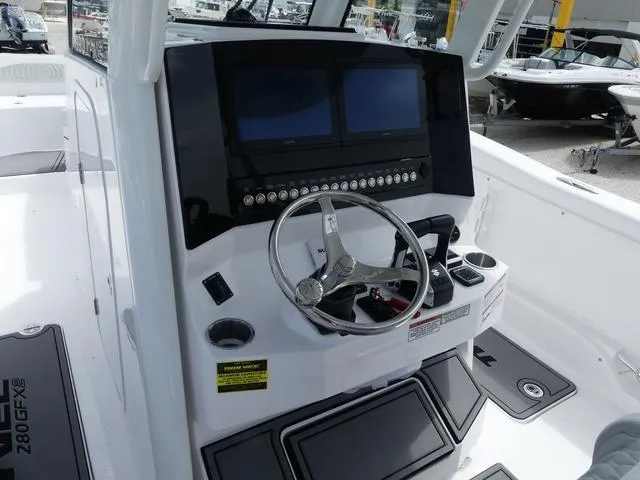 Slide: The Image of Twin Vee 280 GFX CC 2026 - 11